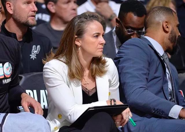 虎扑篮球-包含国王杯倒计时；洛杉矶湖人国际比赛日战术微调；细节引发关注；震撼外界；球探报告显示潜力的词条